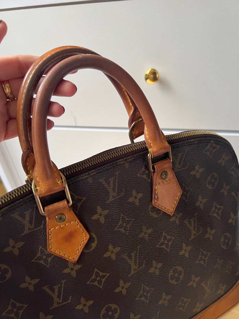 Louis Vuitton Alma MM handbag with strap in brown Monogram canvas