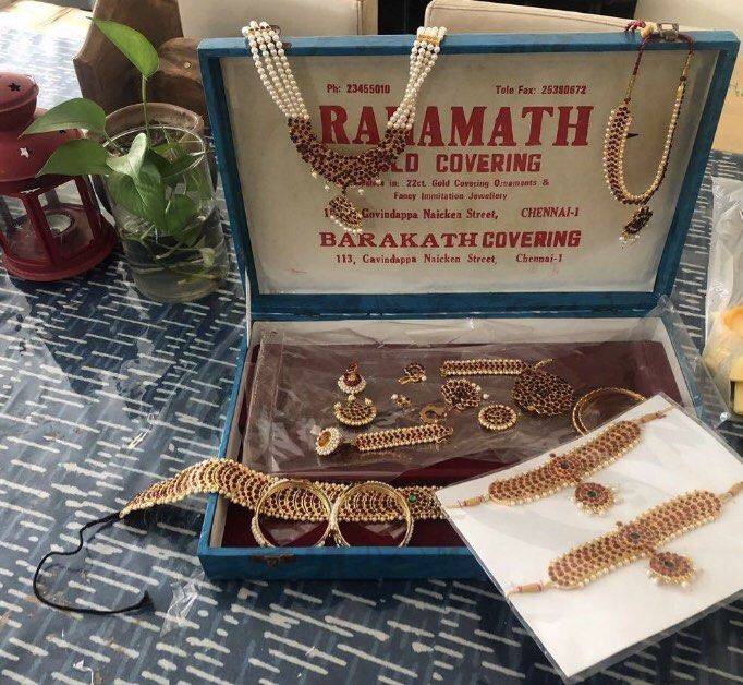 Golden jewellery set price discount