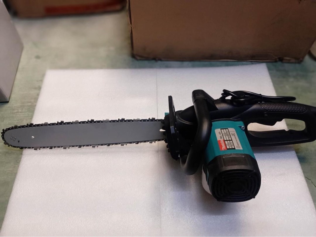Makita Electric Chainsaw, Commercial & Industrial, Industrial Equipment