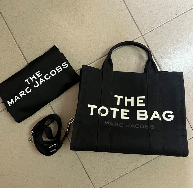 Marc Jacobs The Tote Bag - Medium / White, Luxury, Bags & Wallets on  Carousell