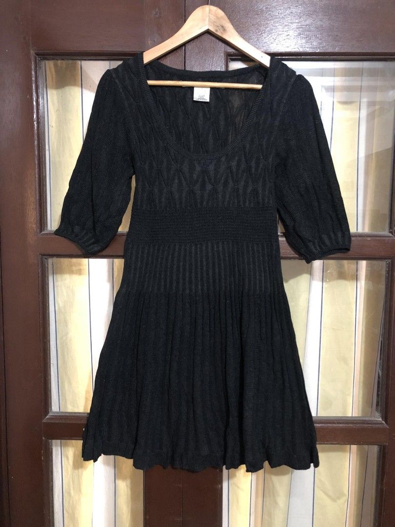 MAX STUDIO Knitted Black Dress (Category: Dresses) located in Imus. Submitted by sharislane (Listing ID 1256521677, Image 1). Description: MAX STUDIO Knitted Black Dress 🌺. Preloved Original MAX STUDIO Knitted Dress from London In good condition. No issues. 🌺. Measurements Body Width- 14-15 inches Waistline - up to 28 inches Armhole - 8 inches Length - 33 inches 🌸. Best value- p299 🏵️. May combine orders.