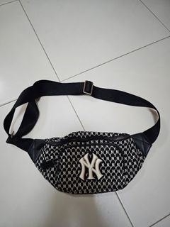 MLB NY New York Yankees Polar Fleece Wool Hand Bag