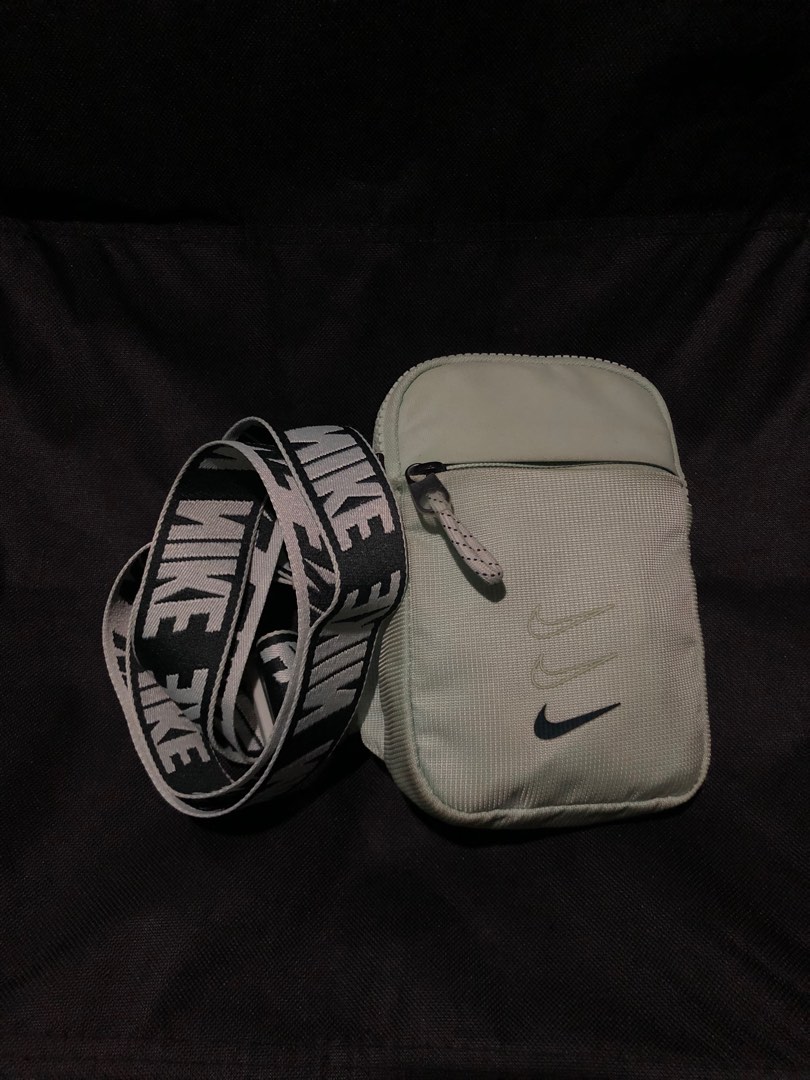Nike Crossbody Bag (Authentic), Men's Fashion, Bags, Sling Bags on