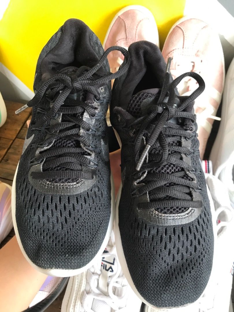 Nike run easy soft and supportive lunarlon top