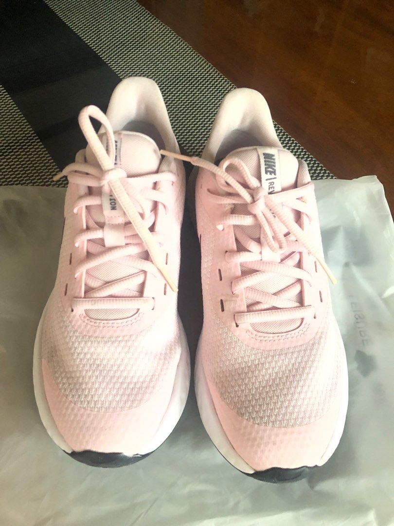 revolution 5 sneaker