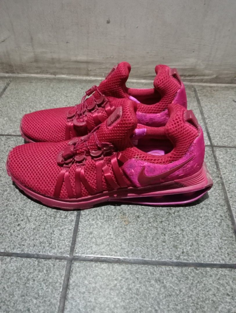 NIKE SHOX Gravity Red Crush Wild Cherry Running Shoe Size 7.5 38.5