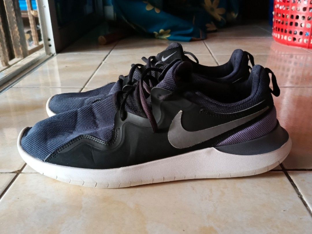 Nike tessen men's sneakers hot sale