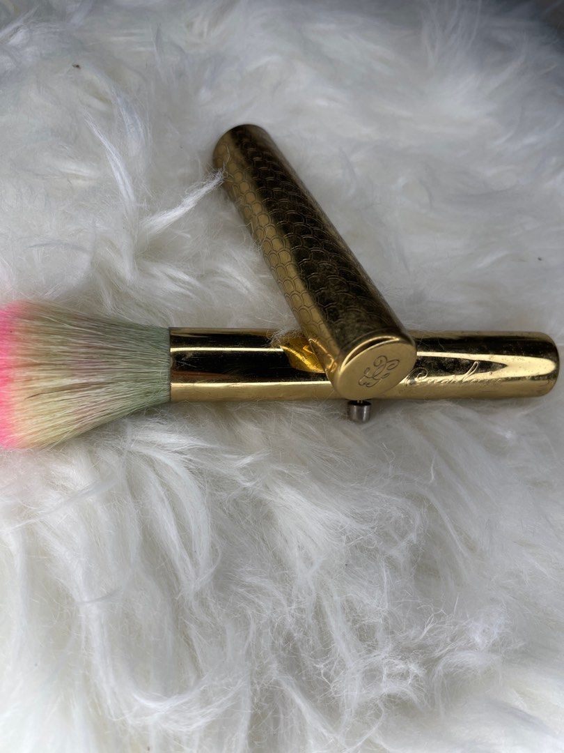 RARE ❗️Guerlain VINTAGE Make Up Brush (Category: Makeup) located in Batangas. Submitted by caryllpascua (Listing ID 1256625964, Image 3). Description: Just part of my collections back in college. A rare vintage find!.
