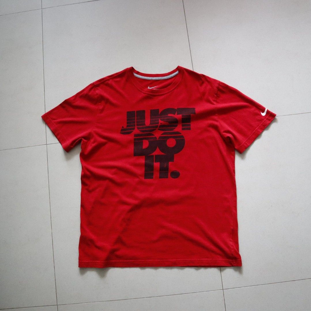 Red nike tee shirt online