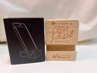 【Relight睿亮】雷尼原木手機支架座 手機座 木頭名片架 全新 手機座 桌面支架 懶人支架 手機支架 5.8*7.8cm