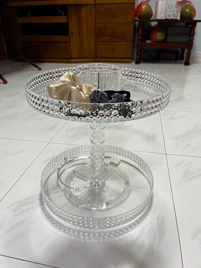 Elevate Your Dessert Presentation - Contemporary Wooden Cake Stand