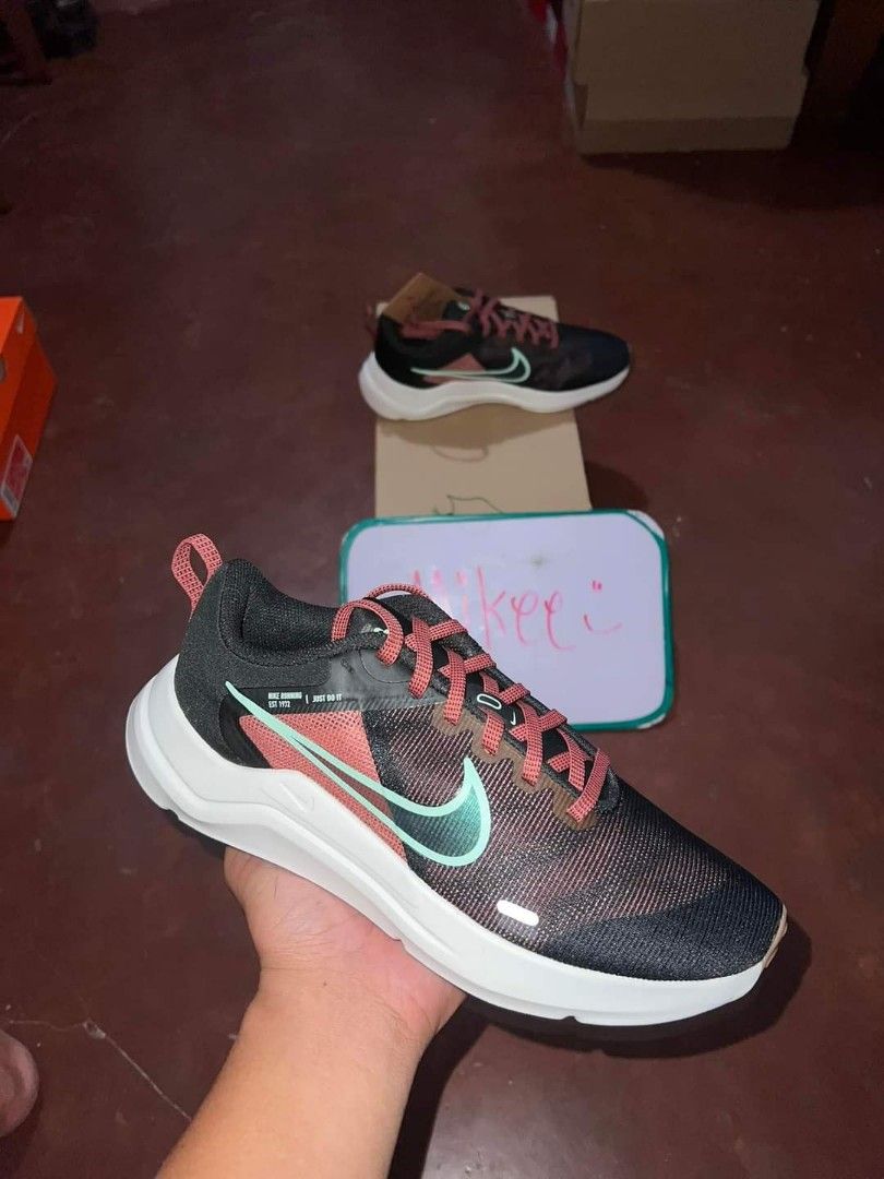 Nike checks for sale best sale