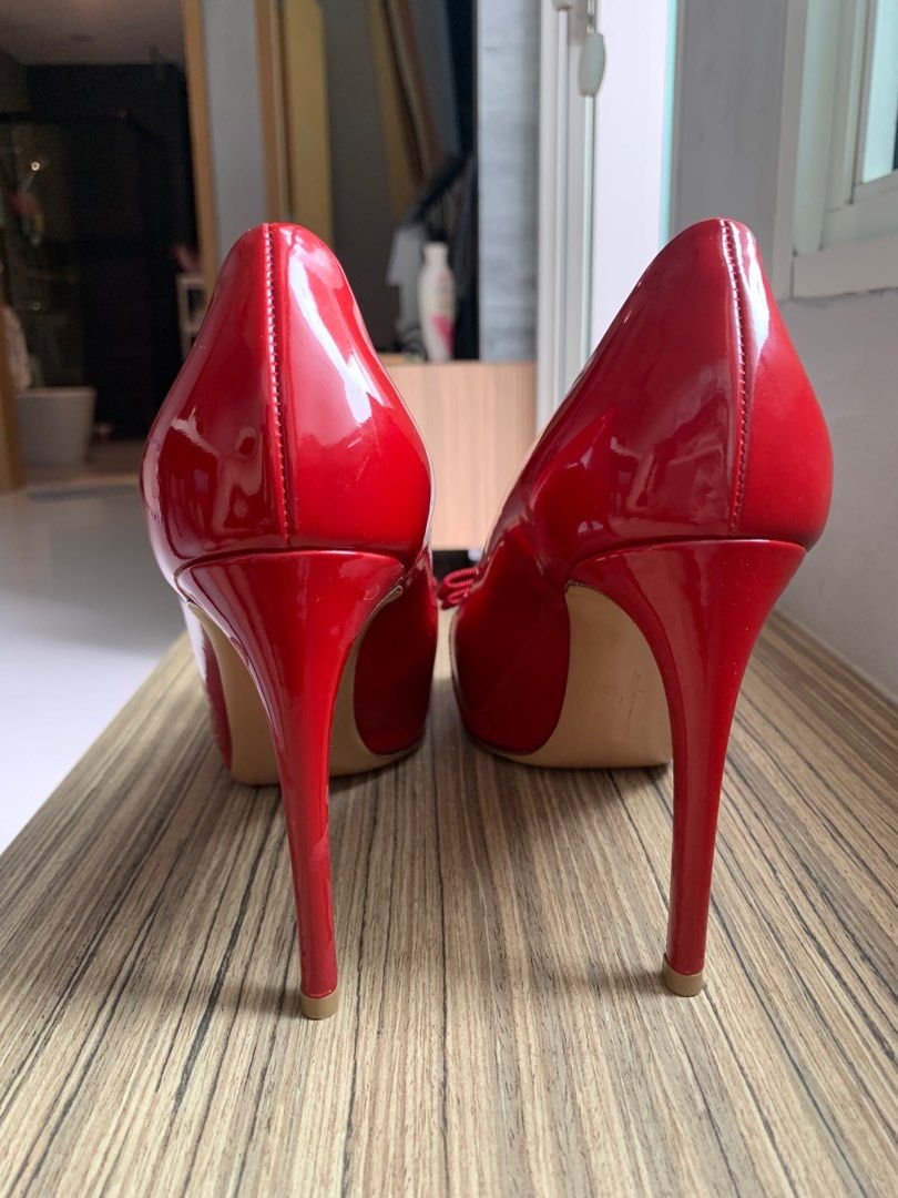 Red leather deals pump