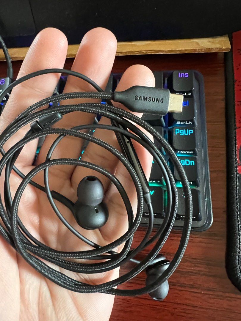 Akg earphones hotsell fake vs real