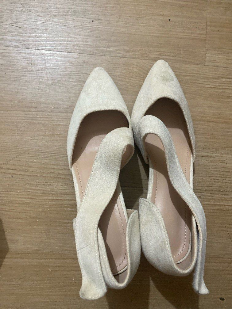 Shein Ladies shoes (Category: Flats & Sandals) located in Manila. Submitted by marvellous13 (Listing ID 1256593814, Image 1). Description: Used once wedding.