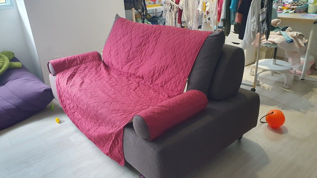 Sofa (Category: Sofas) located in Singapore. Submitted by animalcold (Listing ID 1256556235, Image 3). Description: .