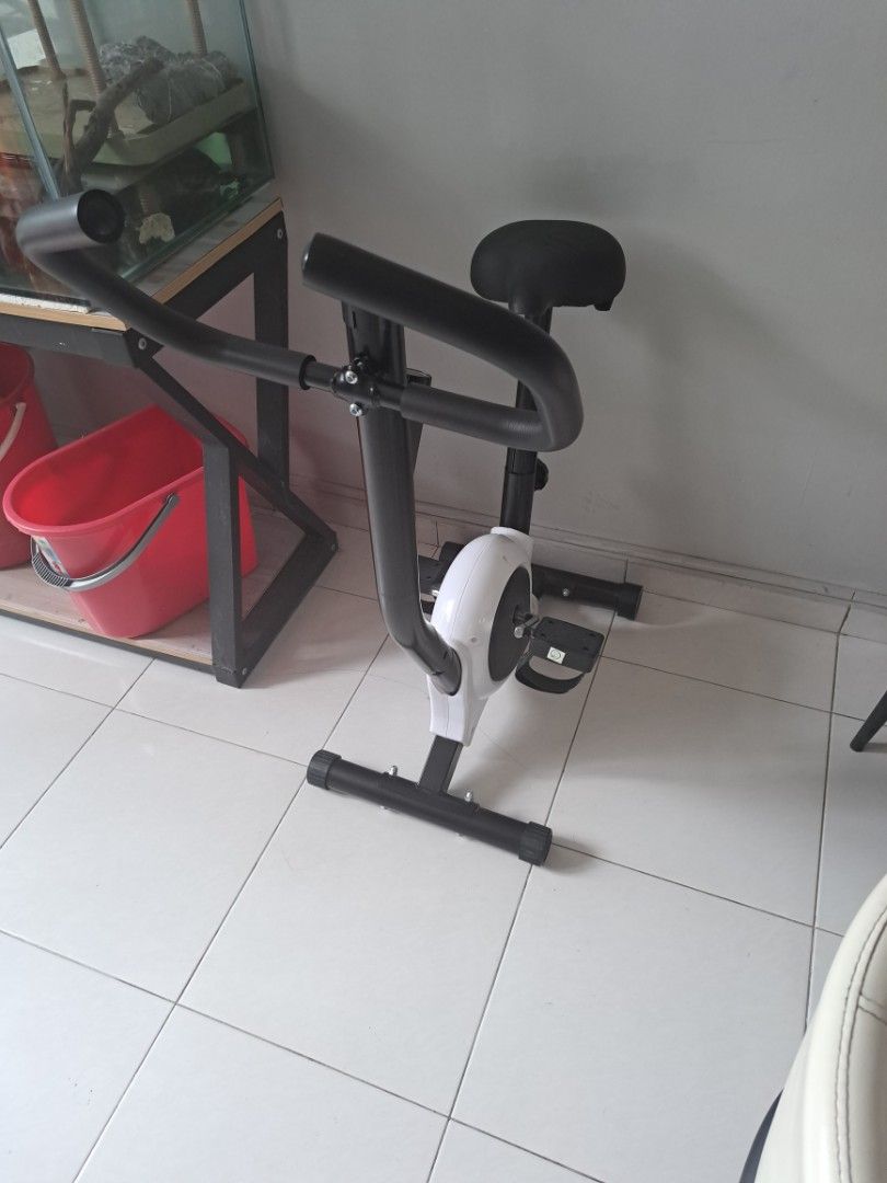 Lightweight stationary outlet exercise bike