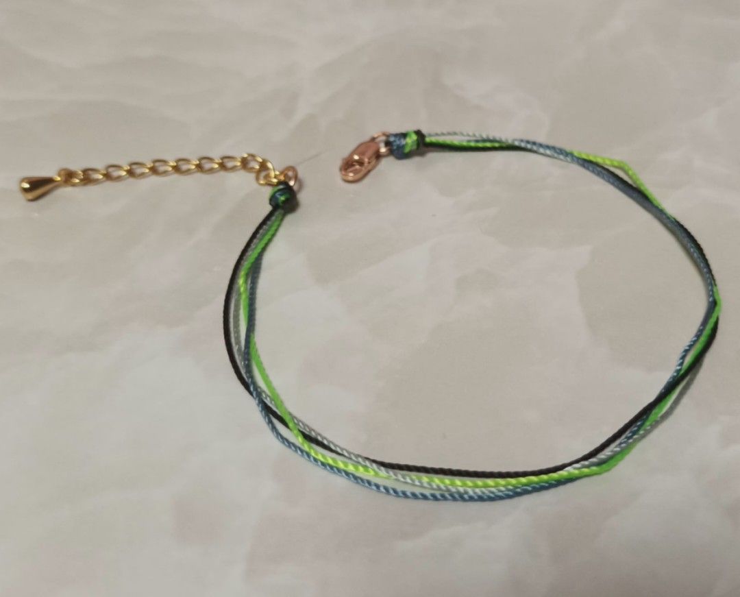 Strings bracelet （分類：手鍊）位於 Hong Kong。 由 rabitart 提交（商品編號 1256501072，圖片 3）。簡介： 四條，就是四的新概念，效果看圖。 亦有換繩服務。 在斷線前換左佢，可保障遺失。 我收到後1,2天可以幫你完成變身。 記得先來你的RedLine相片報價。 ☎️可以留言/whatsapp查詢。 💰 接受多種付款方式 📮 平郵或順豐客付 #rabit工匠 #handmade #love #diy #bracelet #art #jewelry #string #stringcolor #Changecolor #redlineparis #redline #repairbracelet #colors #accessories #braceletrepaire #紅線 #換色 #手繩diy #手工 #首飾維修 #維修。