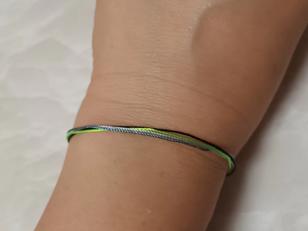 Strings bracelet （分類：手鍊）位於 Hong Kong。 由 rabitart 提交（商品編號 1256501072，圖片 4）。簡介： 四條，就是四的新概念，效果看圖。 亦有換繩服務。 在斷線前換左佢，可保障遺失。 我收到後1,2天可以幫你完成變身。 記得先來你的RedLine相片報價。 ☎️可以留言/whatsapp查詢。 💰 接受多種付款方式 📮 平郵或順豐客付 #rabit工匠 #handmade #love #diy #bracelet #art #jewelry #string #stringcolor #Changecolor #redlineparis #redline #repairbracelet #colors #accessories #braceletrepaire #紅線 #換色 #手繩diy #手工 #首飾維修 #維修。