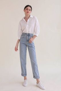 The Willow Label DARCY STRAIGHT LEG JEANS MIDWASH in XS