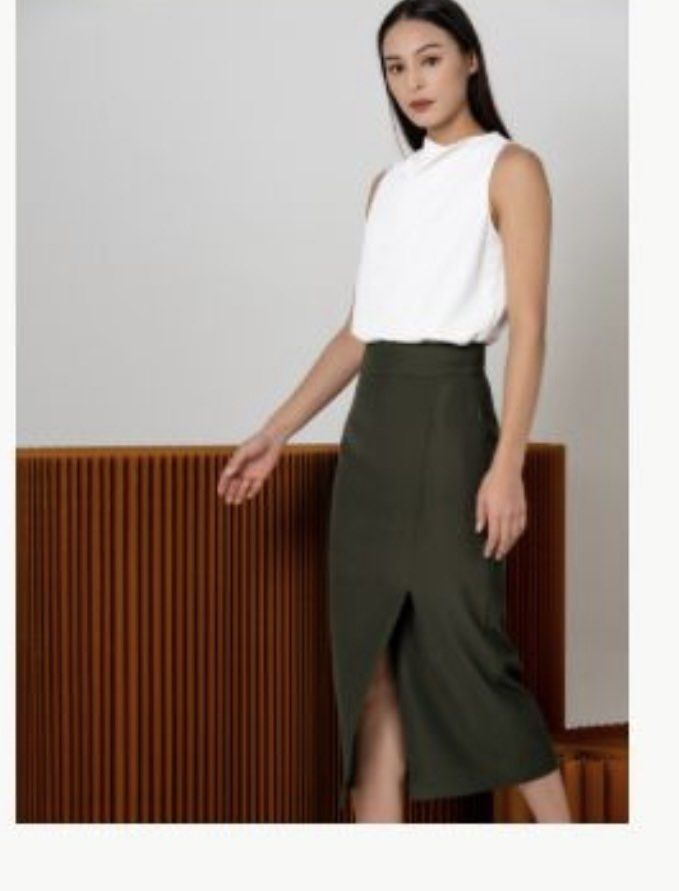 Theform dark army green warp skirt