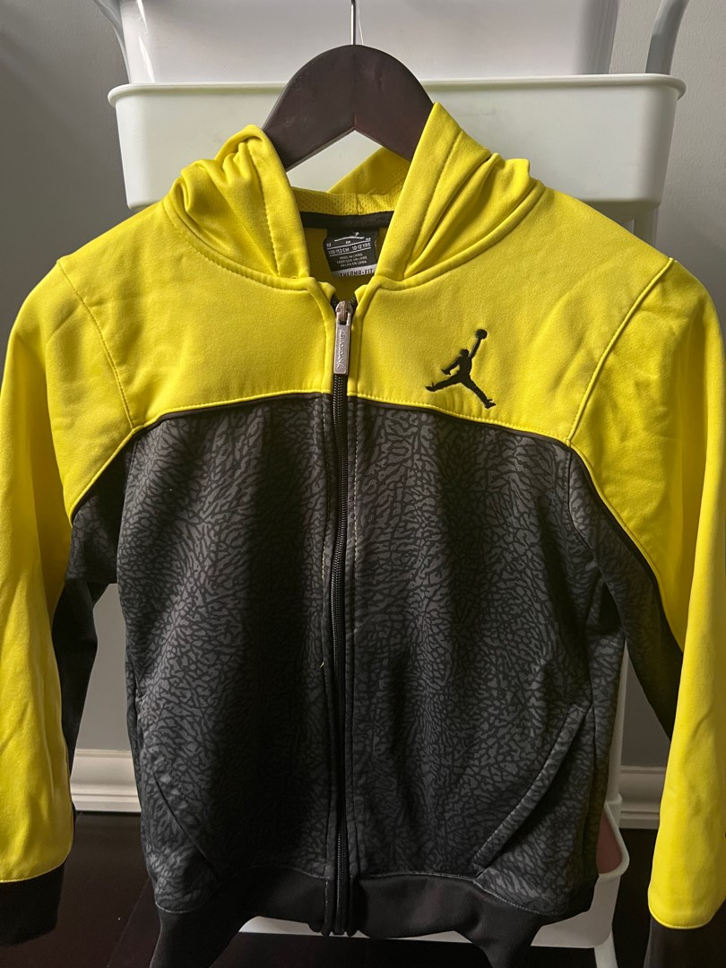 Black and on sale yellow jordan jacket