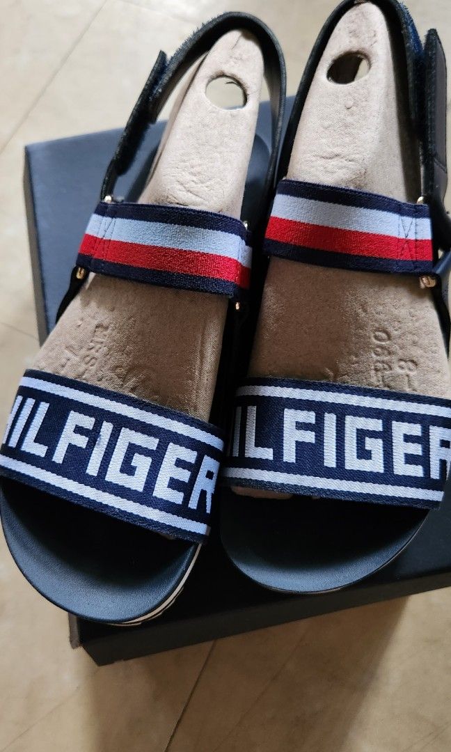 Tommy hilfiger bekett platform sandal on sale