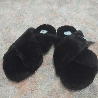 TOMS Black Faux Fur womens Susie Slippers US 8