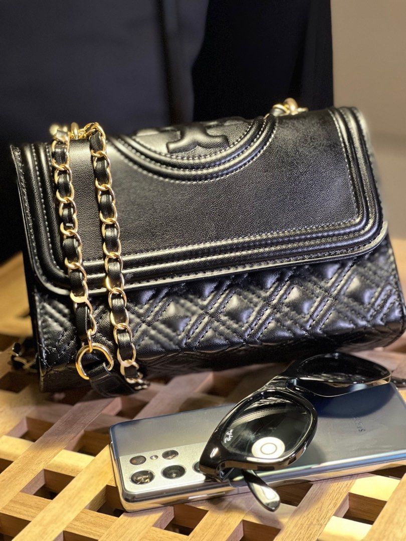 Tory Burch fleming quilted leather convertible NGA! (Category: Luxury Bags & Wallets) located in Makati City. Submitted by affordableeleganceemporium (Listing ID 1256649963, Image 2). Description: The Tory Burch Fleming Quilted Leather Convertible Shoulder Bag (NGA) is a luxurious and versatile accessory that embodies the brand’s timeless elegance and craftsmanship. Here’s what makes it stand out: 1. **Quilted Leather:** The bag features exquisit