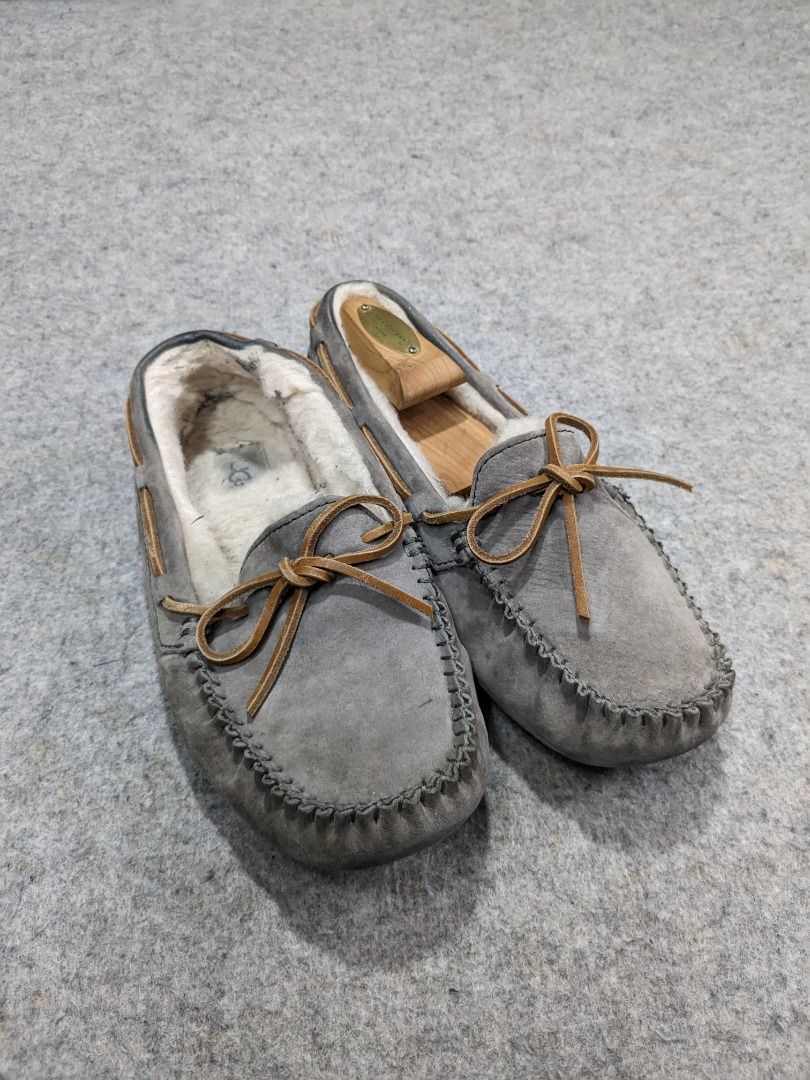 Ugg dakota slipper best sale gray