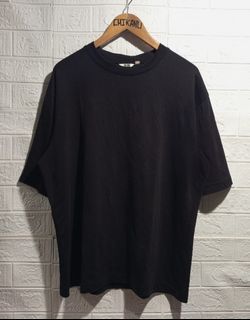 UNIQLO AIRISM PLAIN TEE SHIRT
( BLACK ) MADE IN INDONESIA 
❗320PHP + SHIPPING ❗
❗SIZE : LARGE
❗DIMES : 23 X 28
❗9/10 COLORATE
❗iSSUE : WASHABLE WHITE STAIN