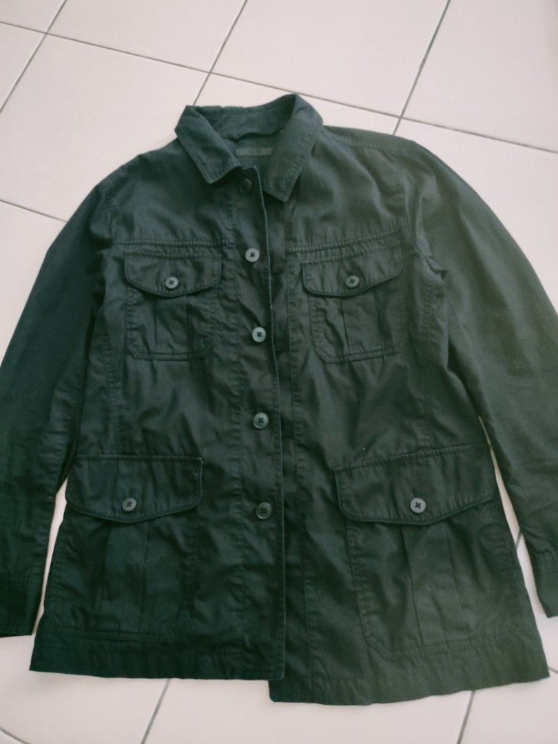 Uniqlo safari jacket Men s Fashion Activewear on Carousell