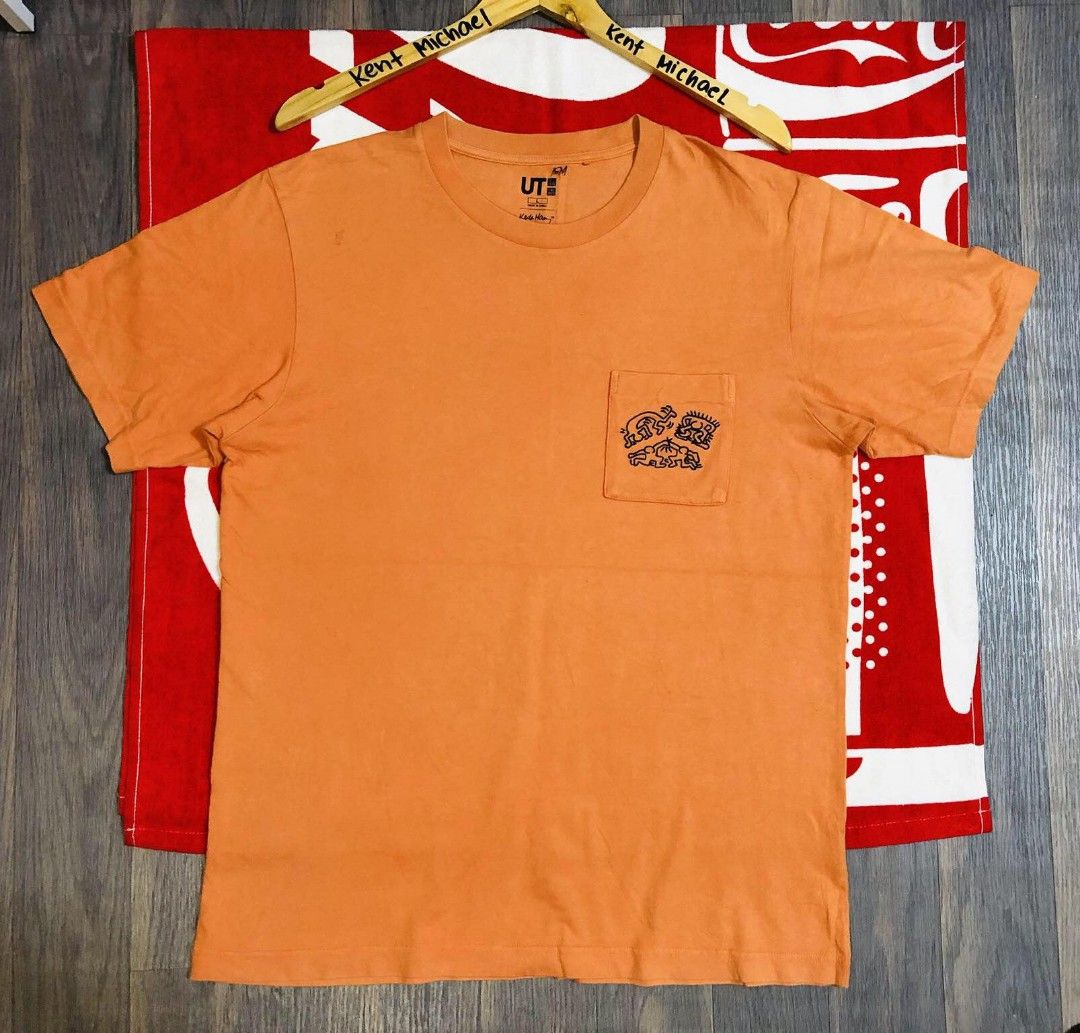 Uniqlo x Keith Harring Pocket Tee (Category: Tshirts & Polo Shirts ) located in Manila. Submitted by kenthrift2000 (Listing ID 1256588135, Image 1). Description: Uniqlo x Keith Harring Pocket Tee with backhit "Keith Harring" Dimensions: 21x28.