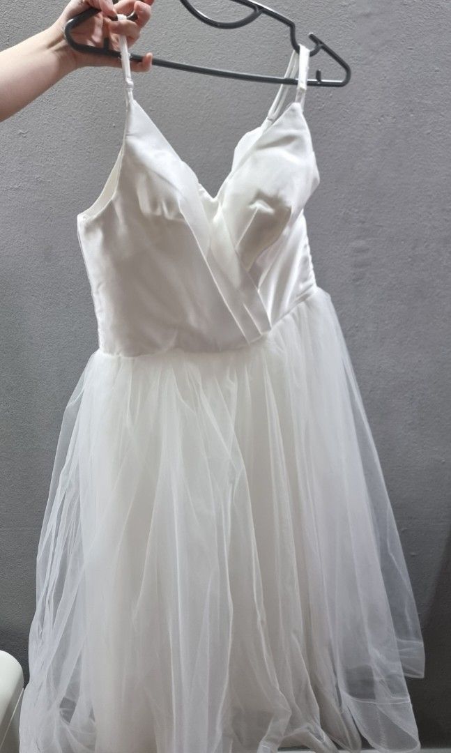 Low v wedding dress clearance