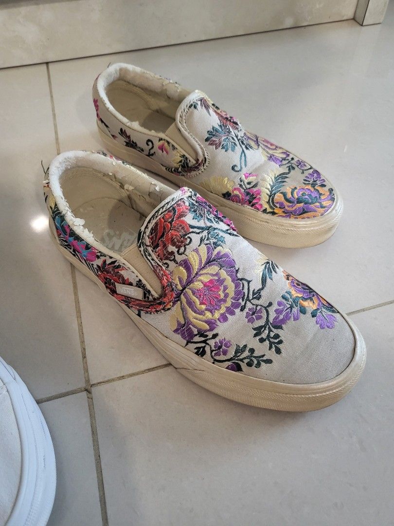 vans classic slip on festival satin