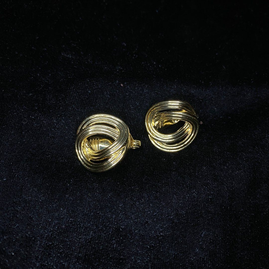 Vintage Monet Clip on Earrings (Category: Earrings) located in Talisay. Submitted by jingcas (Listing ID 1256567458, Image 2). Description: .