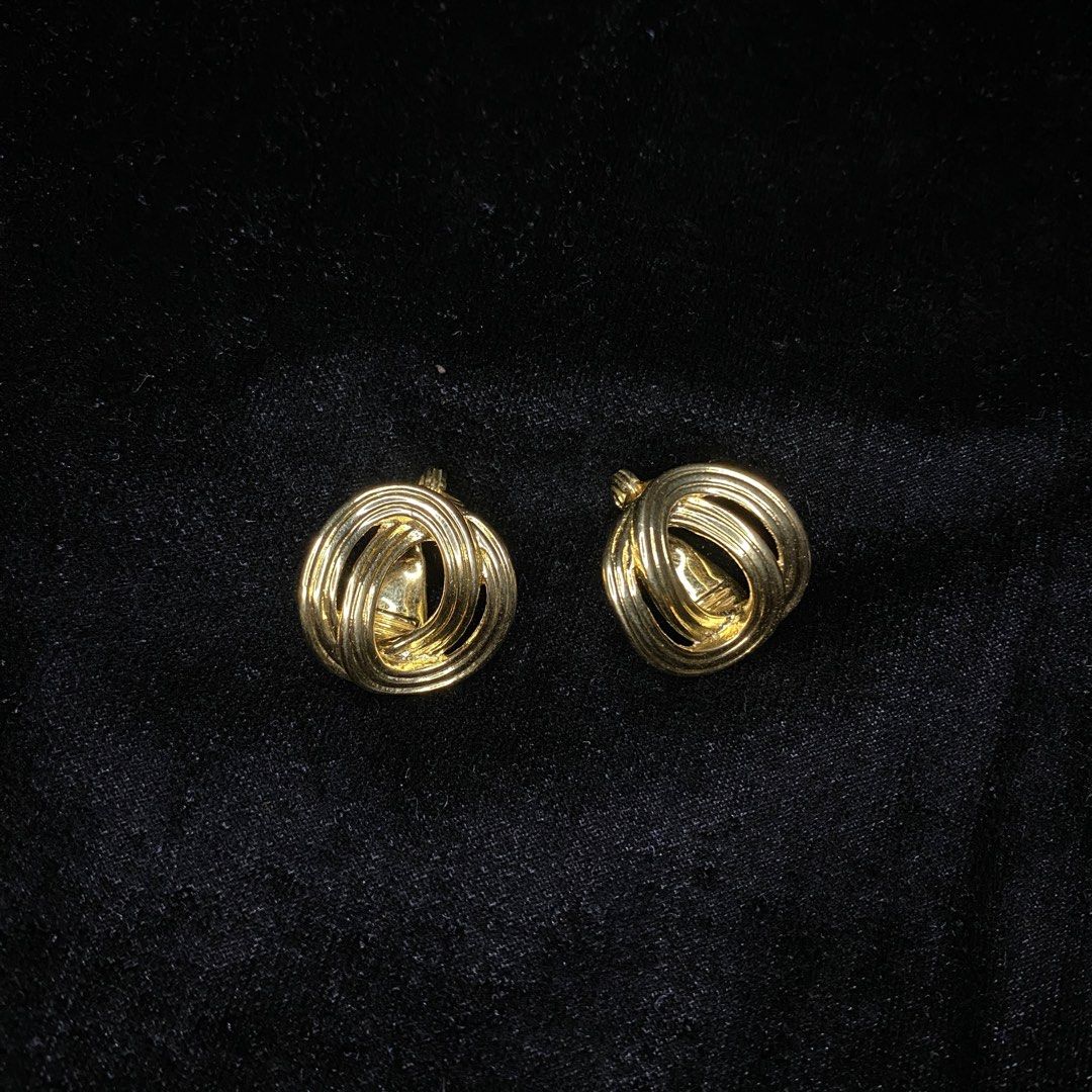 Vintage Monet Clip on Earrings (Category: Earrings) located in Talisay. Submitted by jingcas (Listing ID 1256567458, Image 1). Description: .