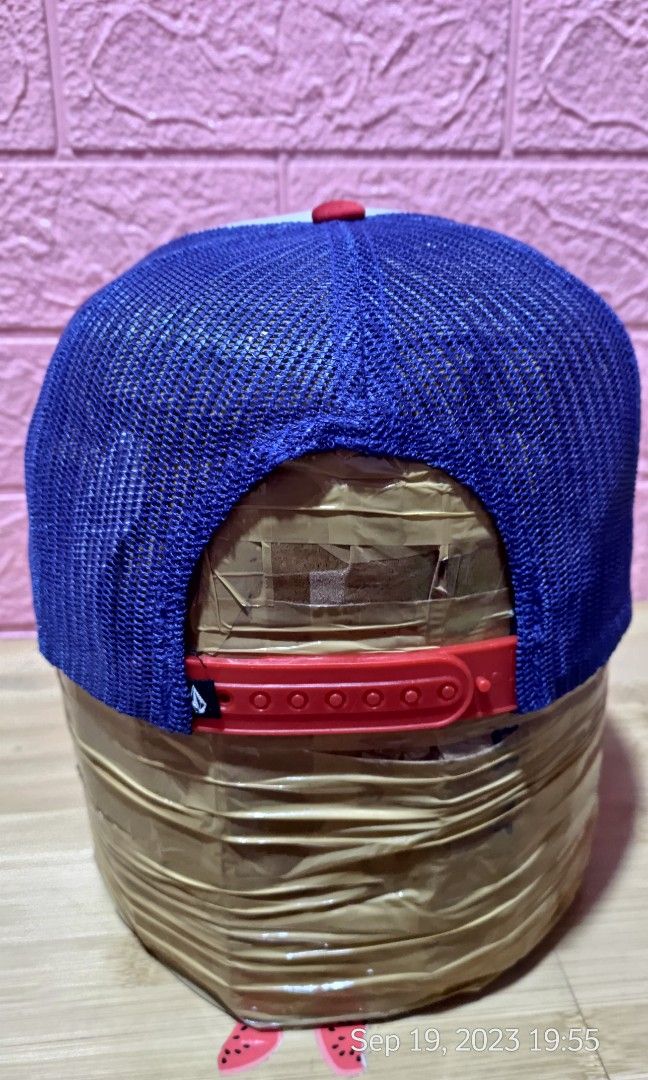 Volcom Trucker Cap (Category: Caps & Hats) located in Quezon City. Submitted by SuotKalyeManila (Listing ID 1256483135, Image 3). Description: Manage your expectations preloved caps/ ukay caps po ito at hindi po brandnew minsan may mga minor flaws sign of usage at depende po sa kondisyon Condition: Excellent like new Size: One Size Fits All No Issue laba na ready to wear Location Novaliches Quezon City/ Malate Manila Pm for details.