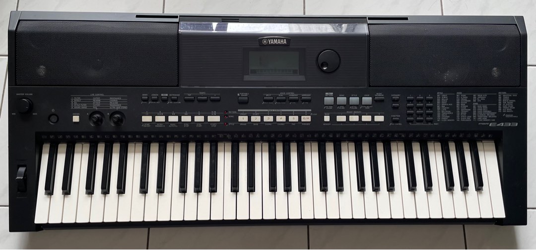 Yamaha PSRE433 Portable Keyboard 61 Keys, Hobbies & Toys, Music