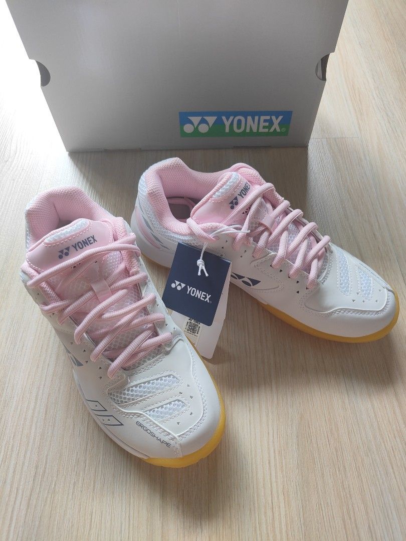 Yonex hotsell pink shoes