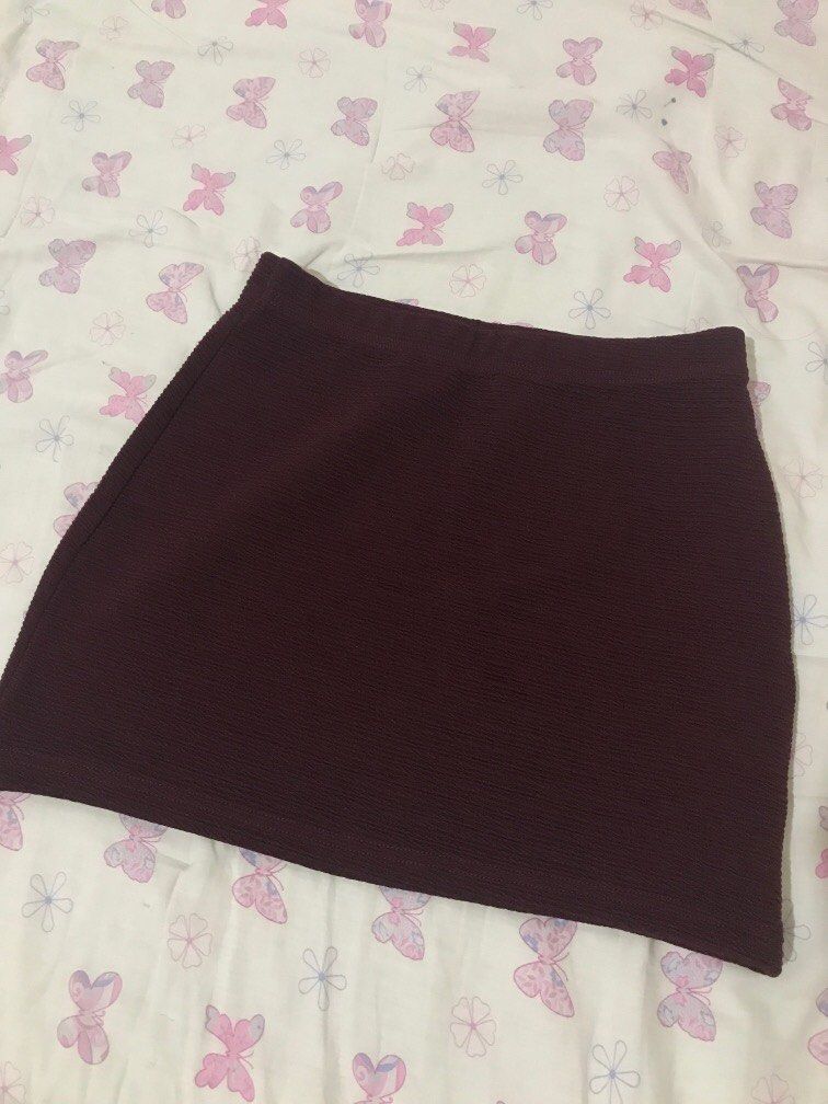 Zalora Maroon Skirt (Category: Skirts) located in Antipolo. Submitted by random.findss (Listing ID 1256604712, Image 1). Description: - used once for an event - fits perfectly to my 26 inch waistline (im 5’0).