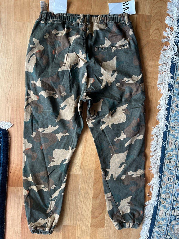 Zara camouflage cargo track pants, 男裝, 褲＆半截裙, 長褲- Carousell