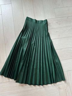 Zara pretty pleated skirt