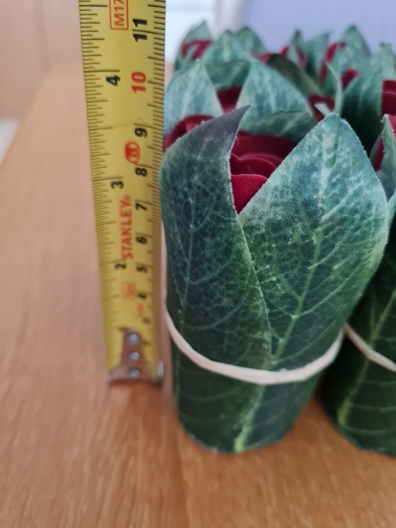 8 artificial rose table decorations, Furniture & Home Living, Home