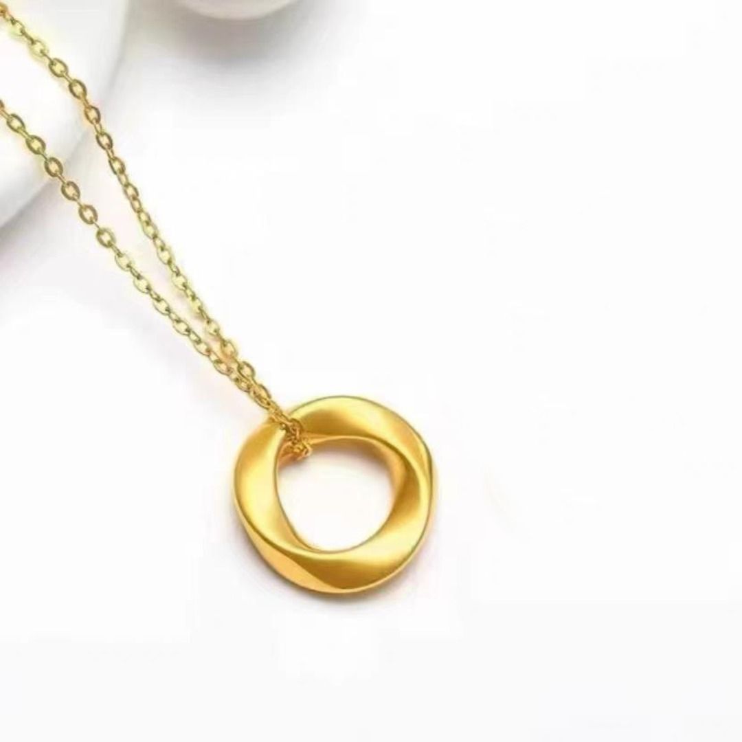 Gold discount circle pendant