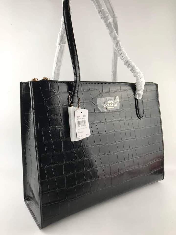 🍀 CCH Nina Carryall Tote (Category: Luxury Bags & Wallets) located in Manila. Submitted by shan_kenz (Listing ID 1256655009, Image 2). Description: 🍀 CCH Nina Carryall Tote ▪️ Size: 36*28*8cm 💰 P2,200 ▪️Actual photo ▪️Plus SF.