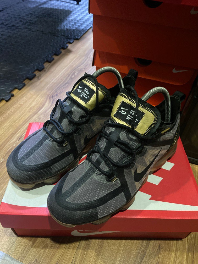 Air vapormax 2019 junior black and gold hotsell