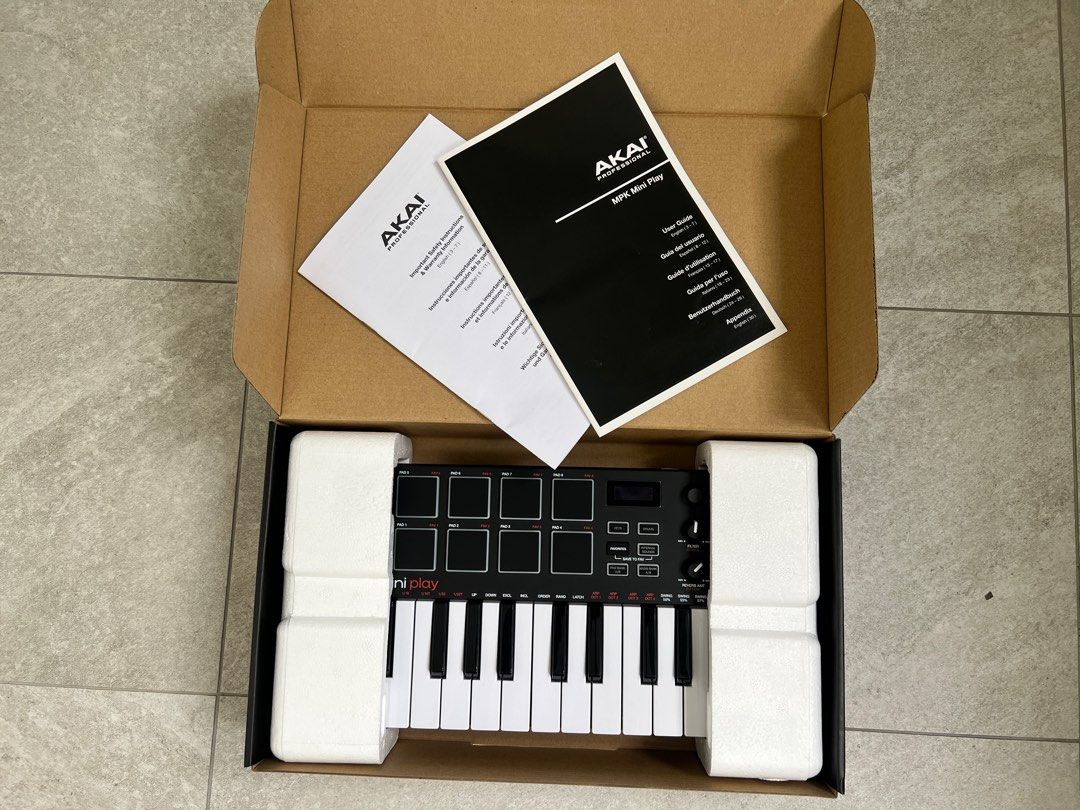 Keyboard with Built-in Speaker MPK Mini Play
