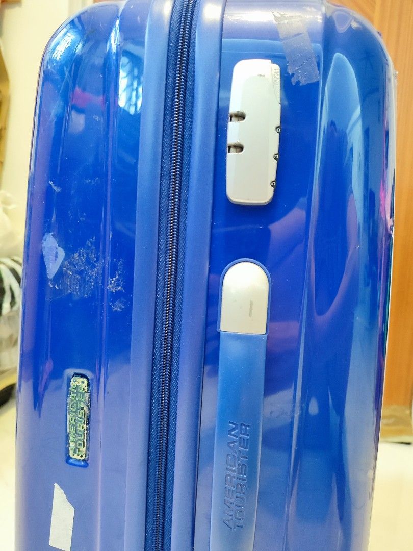 American Tourister medium size, Hobbies & Toys, Travel, Luggage on