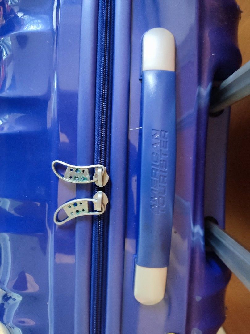 American Tourister medium size, Hobbies & Toys, Travel, Luggage on